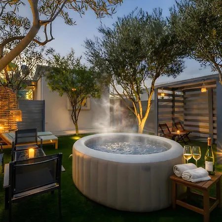 Hot Tub - 5 Min To Beaches - Private Garden - Netflix 別荘 *