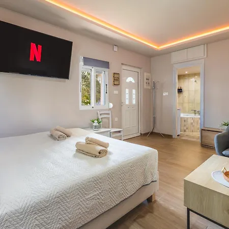 Hot Tub - 5 Min To Beaches - Private Garden - Netflix *