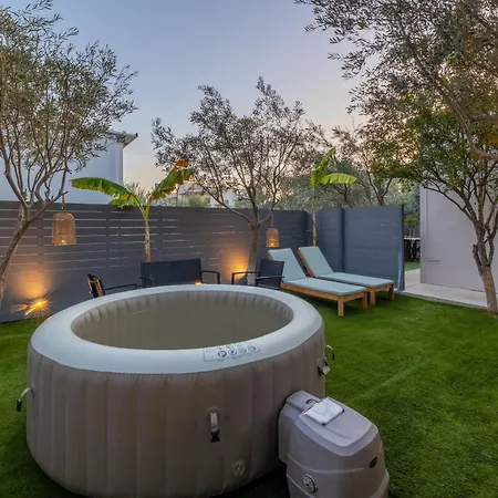 Hot Tub - 5 Min To Beaches - Private Garden - Netflix Holiday home *