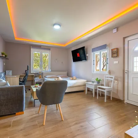 Hot Tub - 5 Min To Beaches - Private Garden - Netflix Holiday home Lambi (Kos)