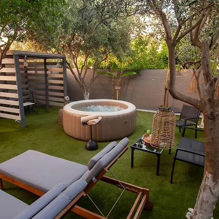 Hot Tub - 5 Min To Beaches - Private Garden - Netflix