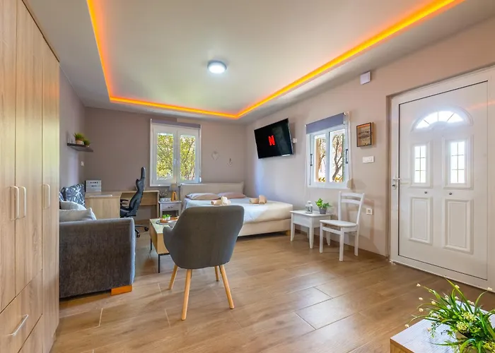 Hot Tub - 5 Min To Beaches - Private Garden - Netflix Tatil Evi Lambi (Kos)