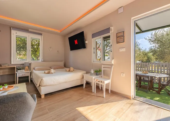 Hot Tub - 5 Min To Beaches - Private Garden - Netflix Lambi (Kos)