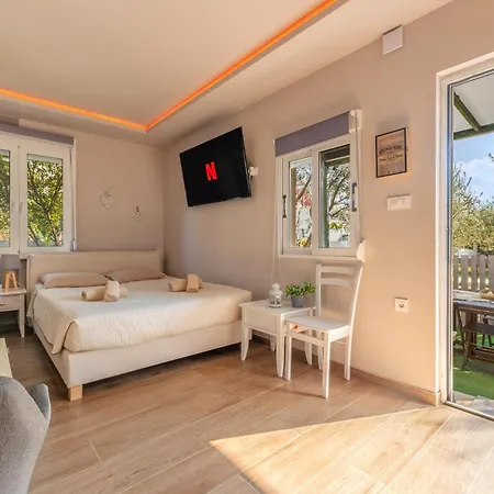 Hot Tub - 5 Min To Beaches - Private Garden - Netflix Lambi (Kos)