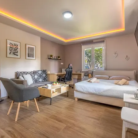 Hot Tub - 5 Min To Beaches - Private Garden - Netflix Prázdninový dům