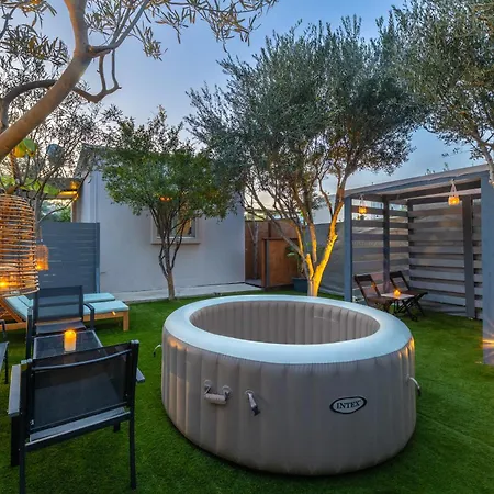 The Away From With Hot Tub *